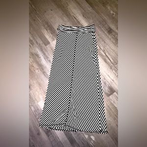 Max Edition White and Black Fold over soft maxi skirt.
